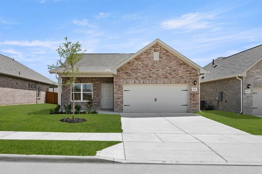 MLS# 21168459 - Built by Smith Douglas Homes - Ready Now! ~ An outstanding ranch plan, the Piedmont is efficiently packed with all the essential elements demanded by today's lifestyles and several surprising touches. This home greets you with a covered front porch that leads to an open layout with a front flex room and a centrally located island kitchen. The spacious family room has direct access to the rear yard, which is also enjoyed through views from the luxurious owner's suite. Secondary bedrooms are served by deep walk-in closets and a conveniently located hall bath and laundry room.