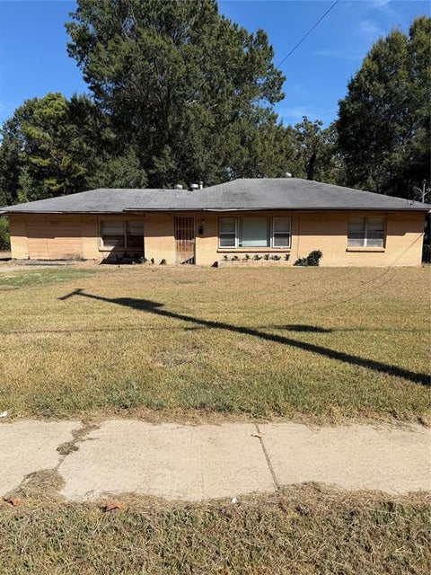 Photo of 7023 Louise Street, Shreveport, LA 71108 (MLS # 21396983)
