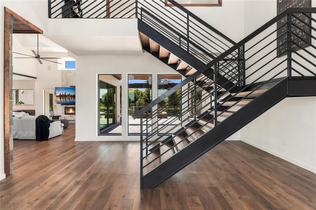 211 Hunter Pass