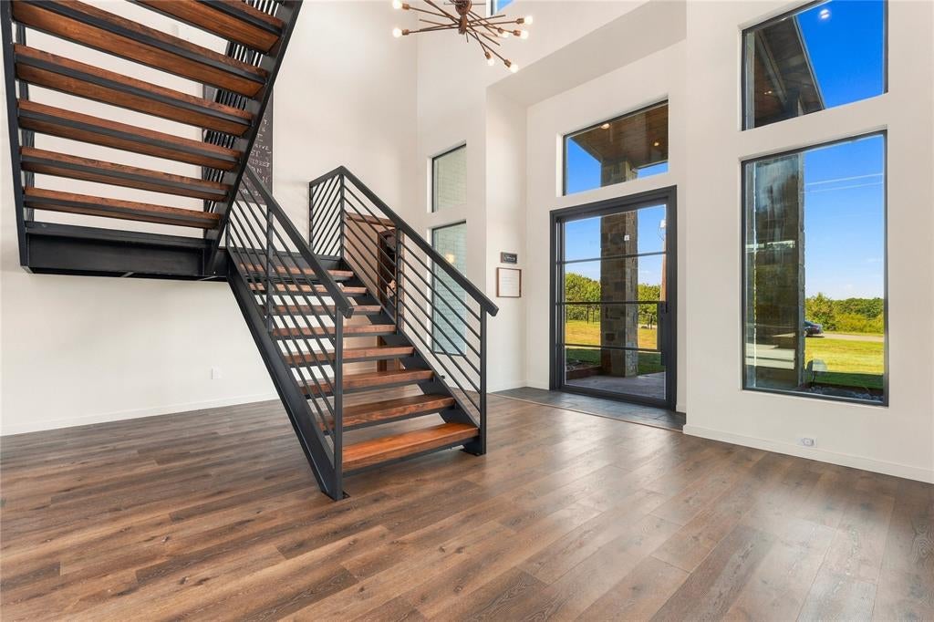 211 Hunter Pass