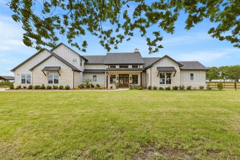 Photo of 1406 Kara Trail, Van Alstyne, TX 75495 (MLS # 21418148)