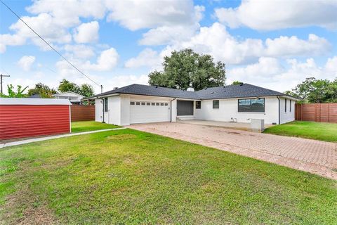 Tiny photo for 556 Summit Drive, Richardson, TX 75081 (MLS # 21099360)