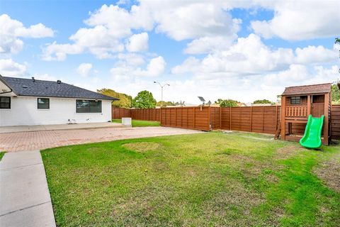 Tiny photo for 556 Summit Drive, Richardson, TX 75081 (MLS # 21099360)