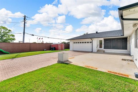 Tiny photo for 556 Summit Drive, Richardson, TX 75081 (MLS # 21099360)