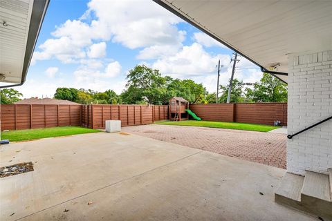 Tiny photo for 556 Summit Drive, Richardson, TX 75081 (MLS # 21099360)