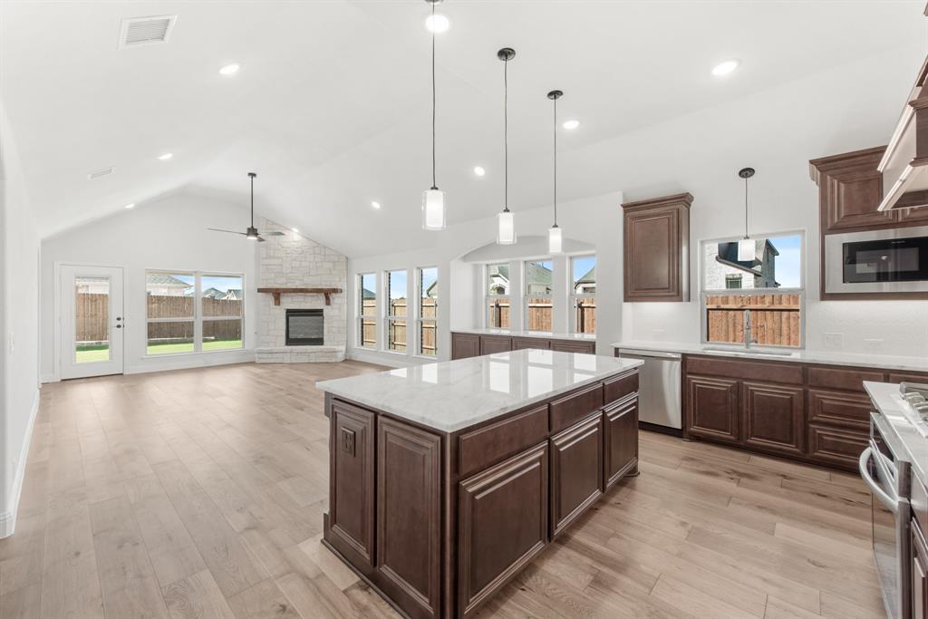 Country Lakes - Residential