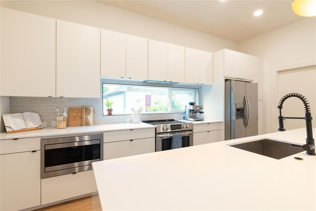 2118 N Carroll Avenue 103