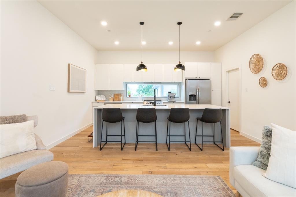 2118 N Carroll Avenue 103