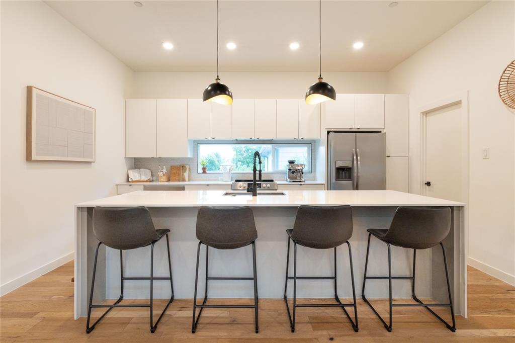 2118 N Carroll Avenue 103