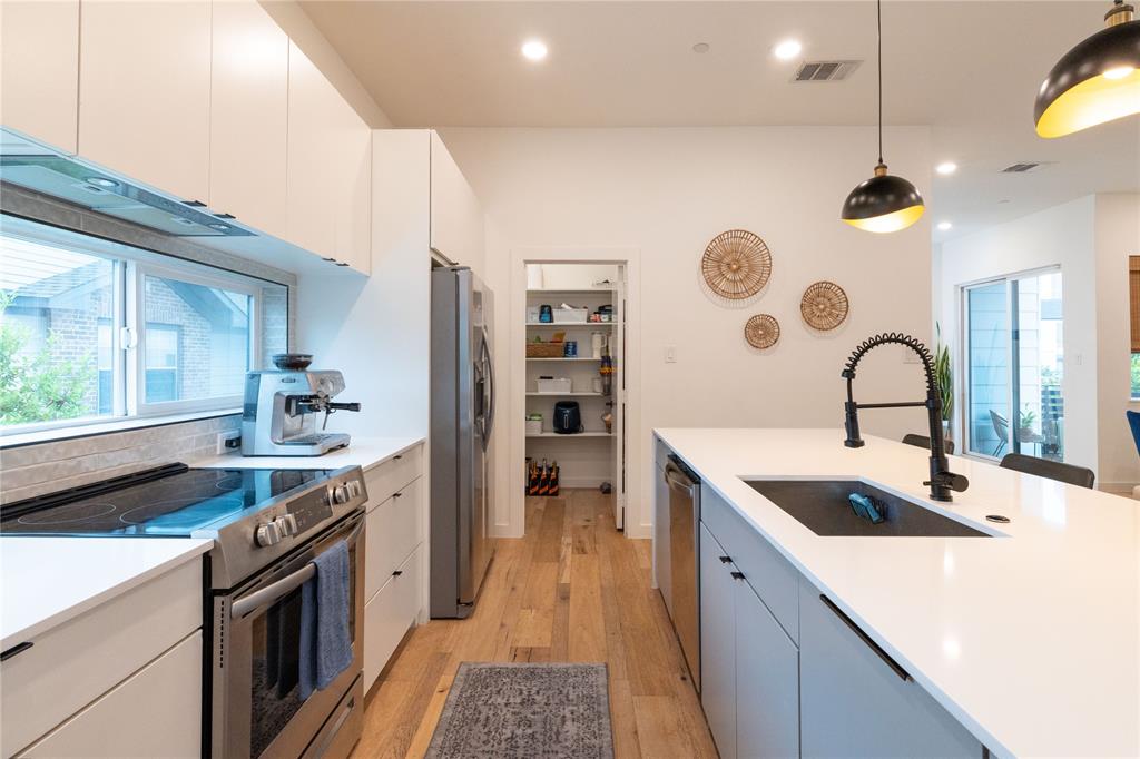 2118 N Carroll Avenue 103