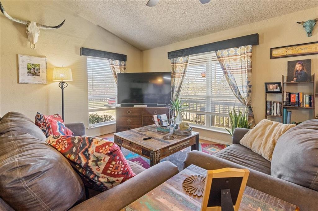 Granbury, Texas 76048, United States, 3 Bedrooms Bedrooms, ,2 BathroomsBathrooms,Residential,Active,92074