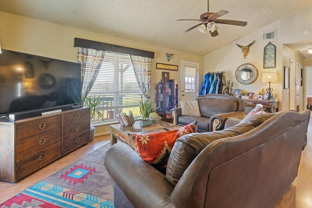 Granbury, Texas 76048, United States, 3 Bedrooms Bedrooms, ,2 BathroomsBathrooms,Residential,Active,92074