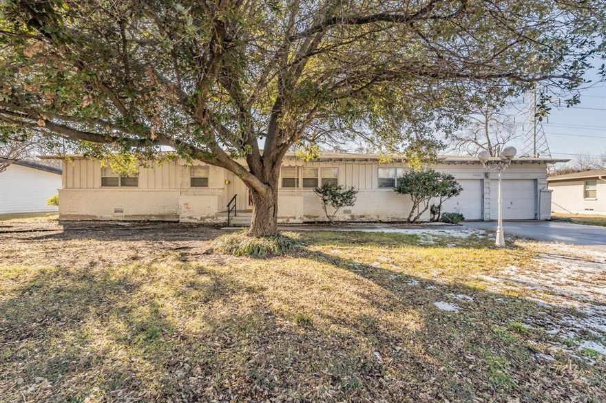 This is a great first time buyer home. Located just minutes from Fort Worth and Dallas. Plenty of shopping, eateries, and entertainment for everyone.