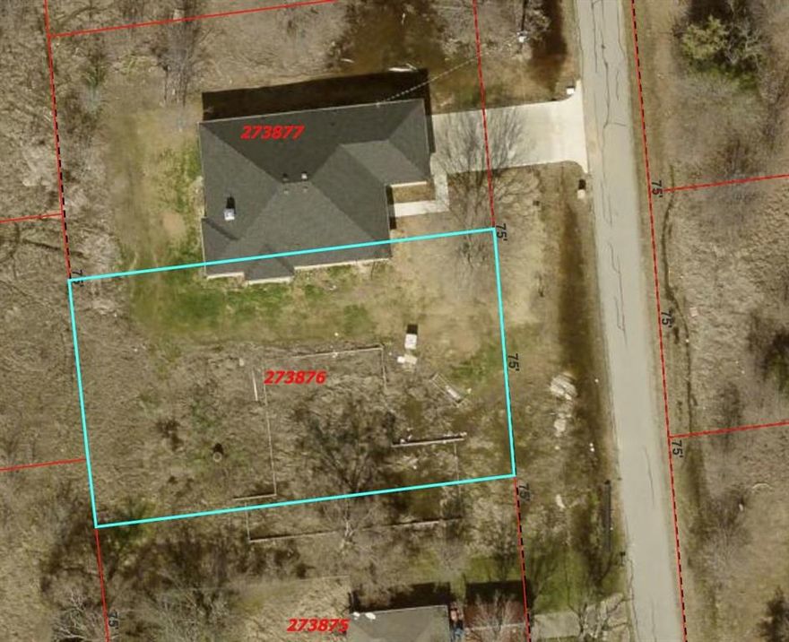 Pretty cleared lot, ready to build. Near the lake at sought after Paradise Bay. Many new builds are going up, come and make this one yours! With HOA, you have access to all boat ramps, parks and more! Close to shopping and dining, nice and quiet neighborhood, 45 minutes to DT Dallas !