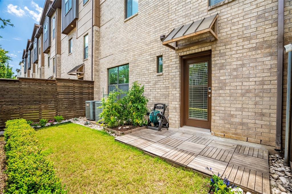 Palo Alto Twnhms Condo - Residential