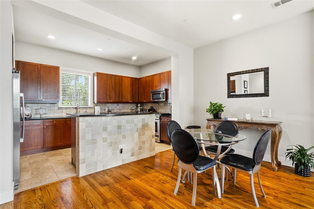 Palo Alto Twnhms Condo - Residential