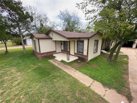 Photo of 559 E North 21st Street, Abilene, TX 79601 (MLS # 21402432)
