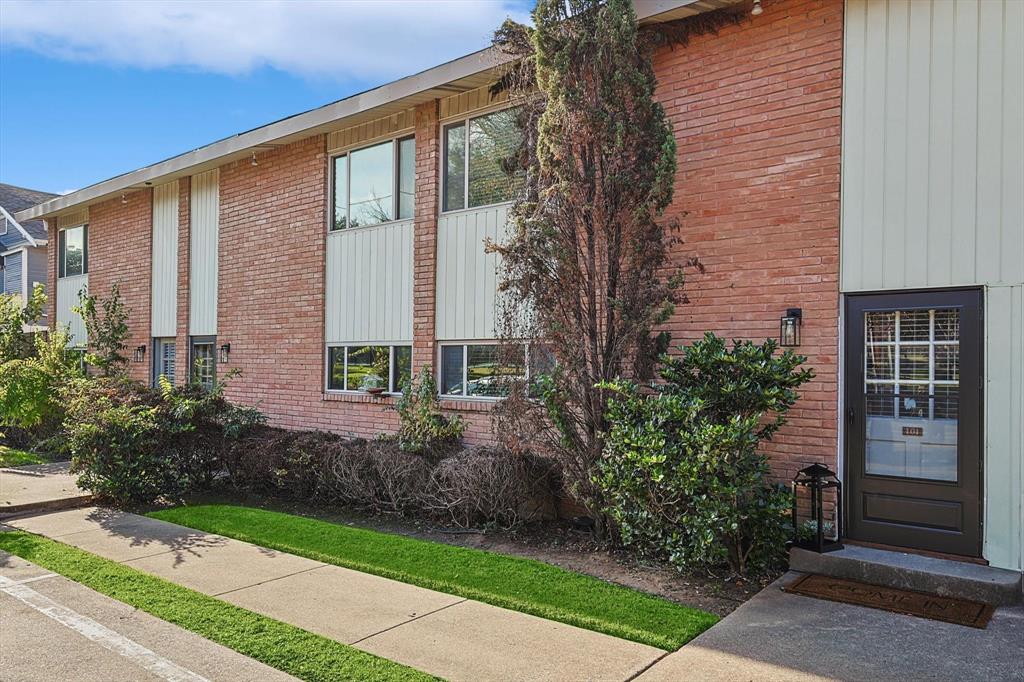 4039 Cole Avenue 101