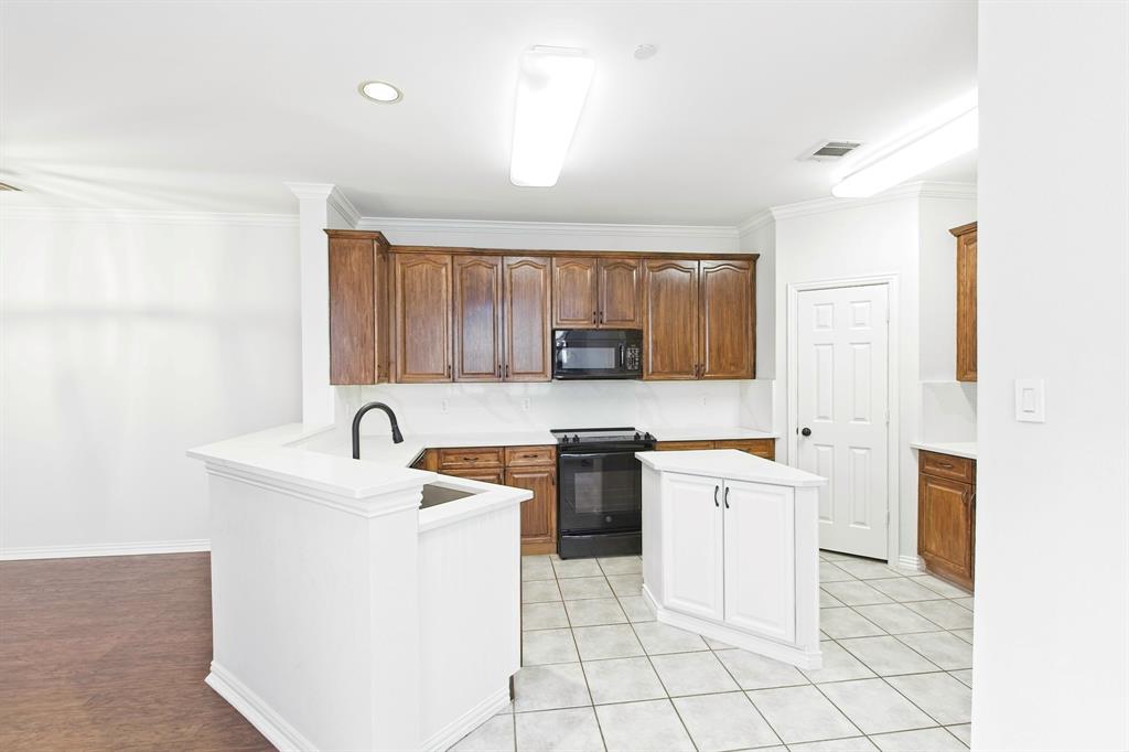 Addison, Texas 75001, United States, 2 Bedrooms Bedrooms, ,3 BathroomsBathrooms,Residential,Active,174538