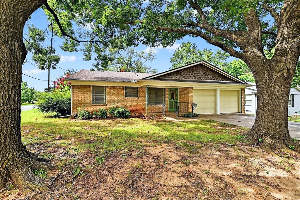 1402 Hillcrrest Drive