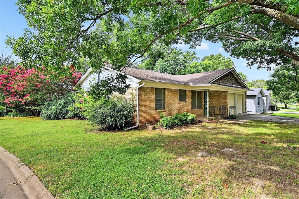 1402 Hillcrrest Drive