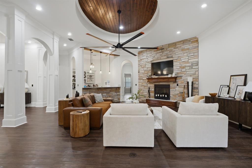 LOLA REESE - Residential