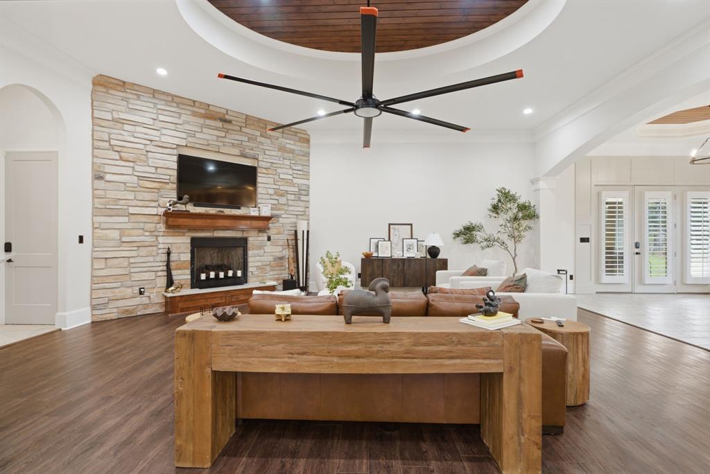 LOLA REESE - Residential