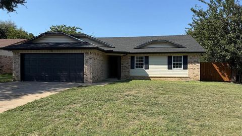Photo of 111 Iberis Court, Arlington, TX 76018 (MLS # 21340718)