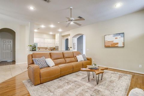 Photo of 505 Dorcas Lane, Arlington, TX 76013 (MLS # 21233950)