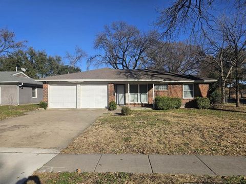 Tiny photo for 12106 Brisbane Avenue, Farmers Branch, TX 75234 (MLS # 21201020)