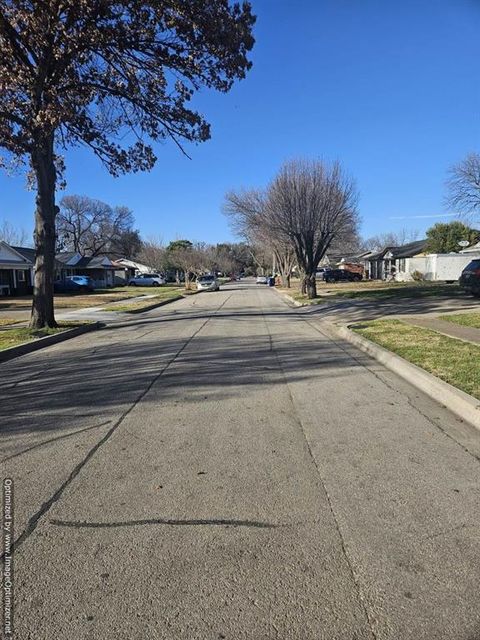 Tiny photo for 12106 Brisbane Avenue, Farmers Branch, TX 75234 (MLS # 21201020)