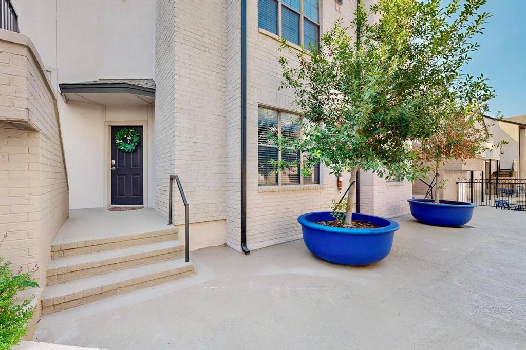 3901 Travis Street 113