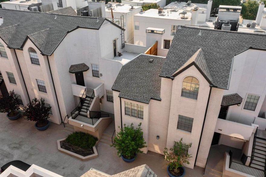 Welcome the Parks on Travis Condos, a gated community in a highly walkable Uptown Dallas location—walk to Knox-Henderson, Katy Trail, West Village, Turtle Creek & multiple neighborhood parks! This two-story unit has been thoroughly cared for, boasting recent updates throughout: FRESH PAINT, BOTH BATHROOMS REMODELED + ALL MAJOR SYSTEMS SERVICED. Versatile first-floor layout includes the main living room, galley-style kitchen, refreshed powder room & formal dining or second living area featuring a wood-burning fireplace. Skylights & vaulted ceilings make for great natural light throughout. Kitchen is complete with granite countertops, ample cabinet storage, SS appliances & reverse osmosis water filtration system—plus easy access to the unit’s private patio right off the kitchen—great for indoor-outdoor entertaining! All downstairs flooring redone in 2015. NEW carpet on staircase + second floor (2025). Primary suite upstairs boasts more high ceilings, room for seating & a spacious ensuite fully remodeled with all new fixtures, accent tiling & walk-in glass shower. Second bedroom or office space adjacent to the primary. Use as a guest room, study, or workout room! Laundry conveniently located upstairs next to walk-in closet space. Community amenities include a sparkling pool, gated & secured entrances, parking garage & low HOA fees. Private storage unit + two parking spaces included. All in an UNBEATABLE LOCATION in the heart of Dallas, steps to parks, schools, shopping, dining & entertainment for all ages!