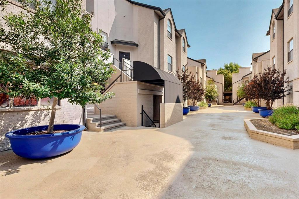 3901 Travis Street 113