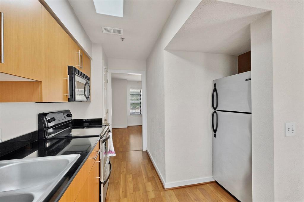 3901 Travis Street 113