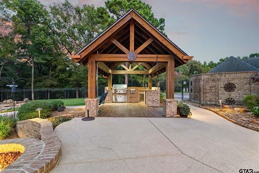 4380 Lazy Creek Drive