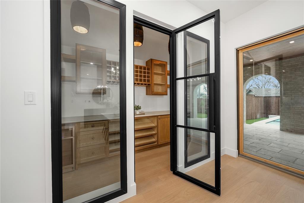 Henderson Ave - Residential