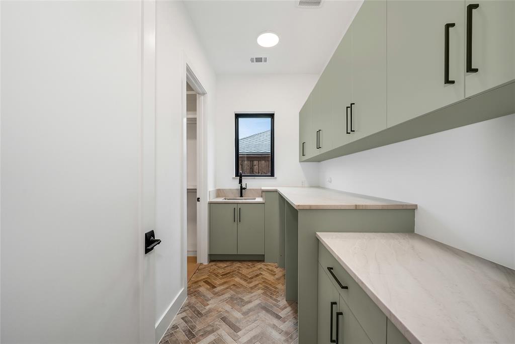 Henderson Ave - Residential