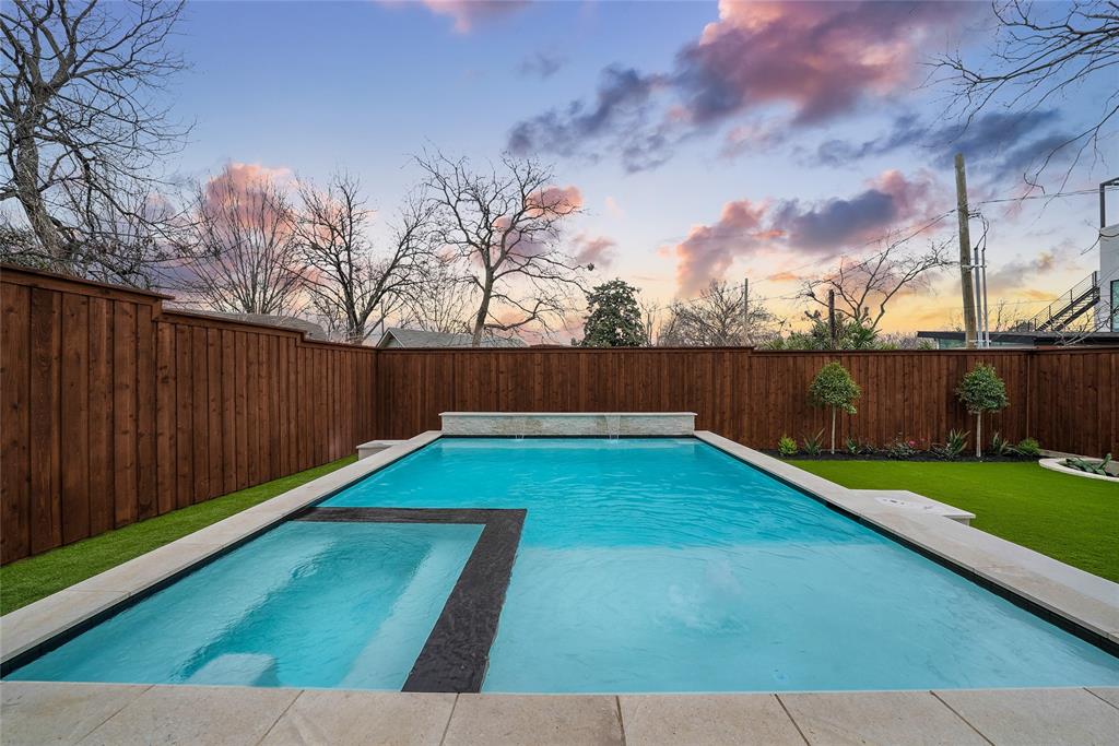 Henderson Ave - Residential