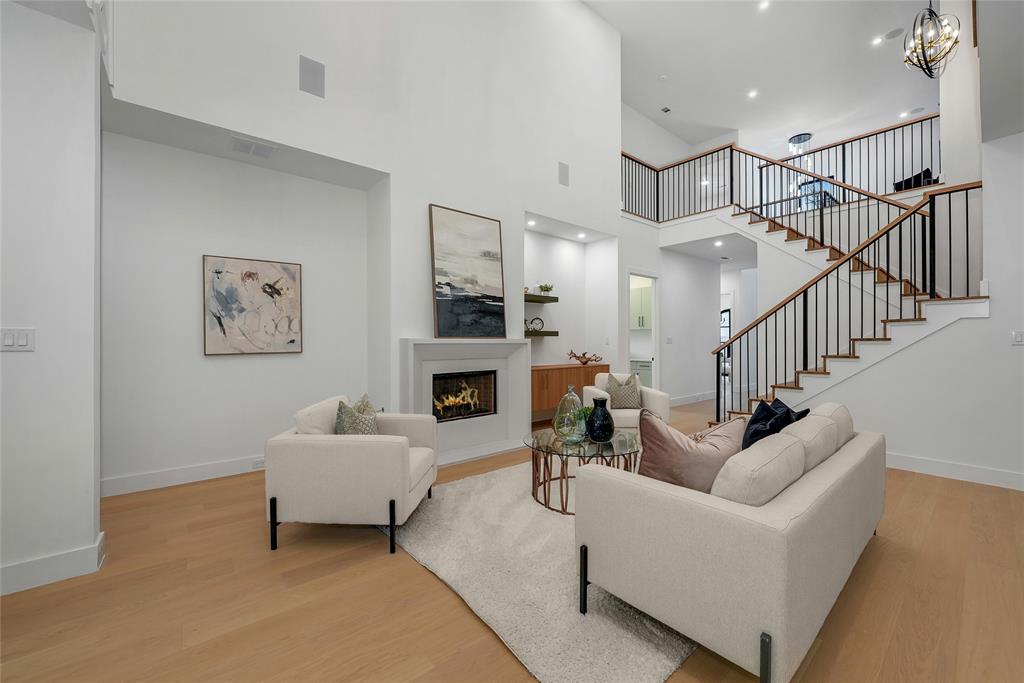 Henderson Ave - Residential