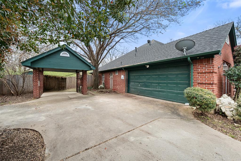 303/305 Cecile Court