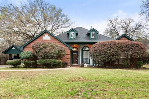 303/305 Cecile Court Arlington TX 76013