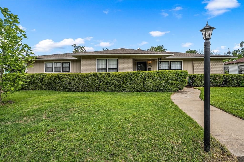 Photo of 4701 EDMOND Avenue, Waco, TX 76710 (MLS # 21249906)