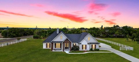 Property photo of 101 Sky Way, New Fairview, TX 76078