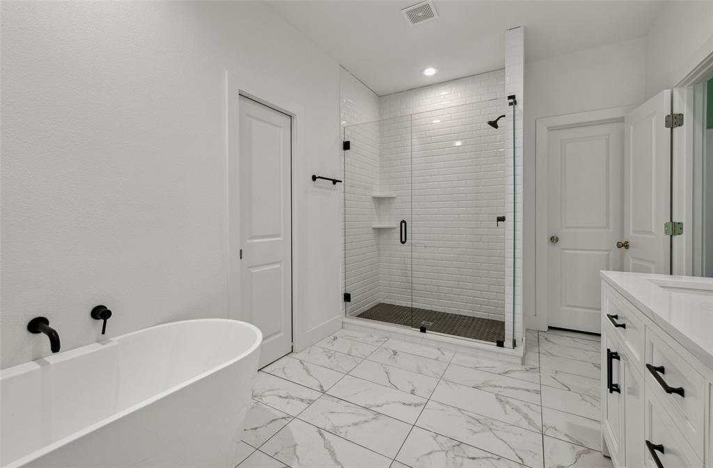 Fort Worth, Texas 76104, United States, 4 Bedrooms Bedrooms, ,3 BathroomsBathrooms,Residential,Active,22676