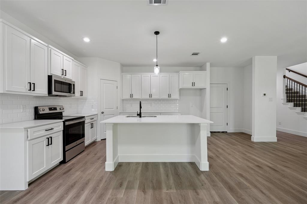 Fort Worth, Texas 76104, United States, 4 Bedrooms Bedrooms, ,3 BathroomsBathrooms,Residential,Active,22676