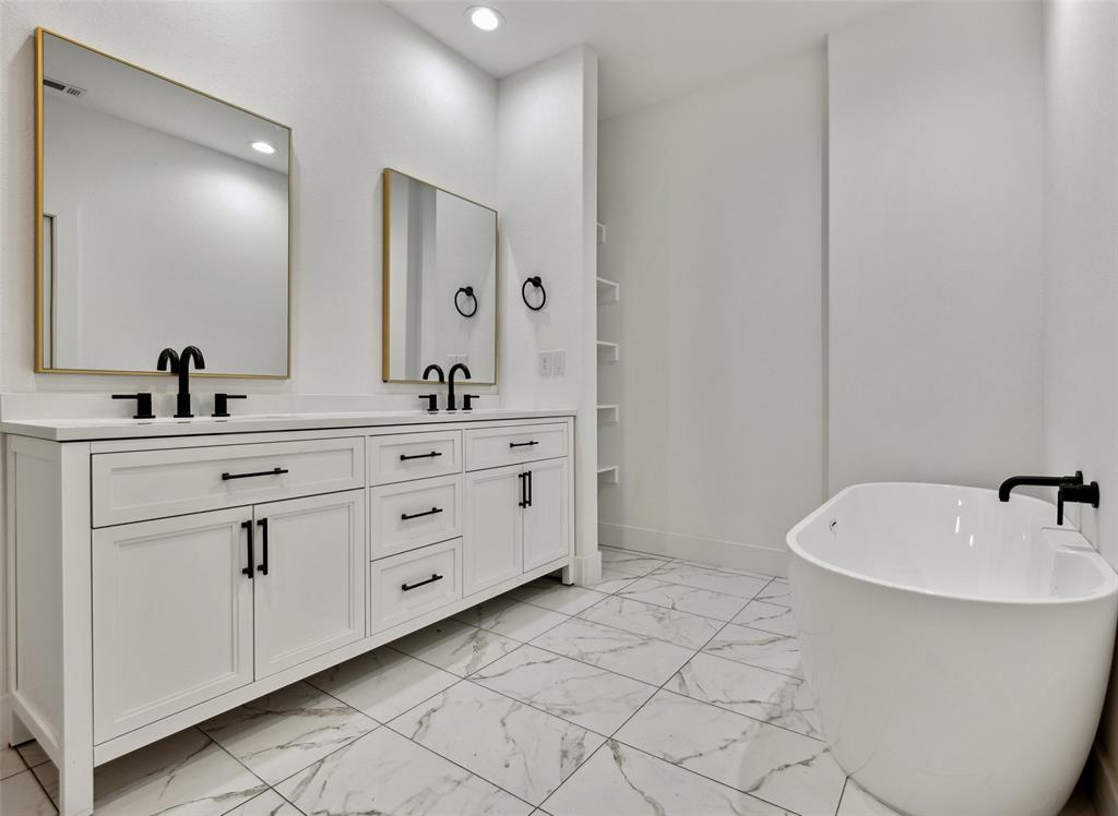 Fort Worth, Texas 76104, United States, 4 Bedrooms Bedrooms, ,3 BathroomsBathrooms,Residential,Active,22676