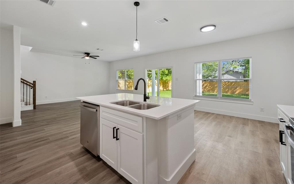 Fort Worth, Texas 76104, United States, 4 Bedrooms Bedrooms, ,3 BathroomsBathrooms,Residential,Active,22676