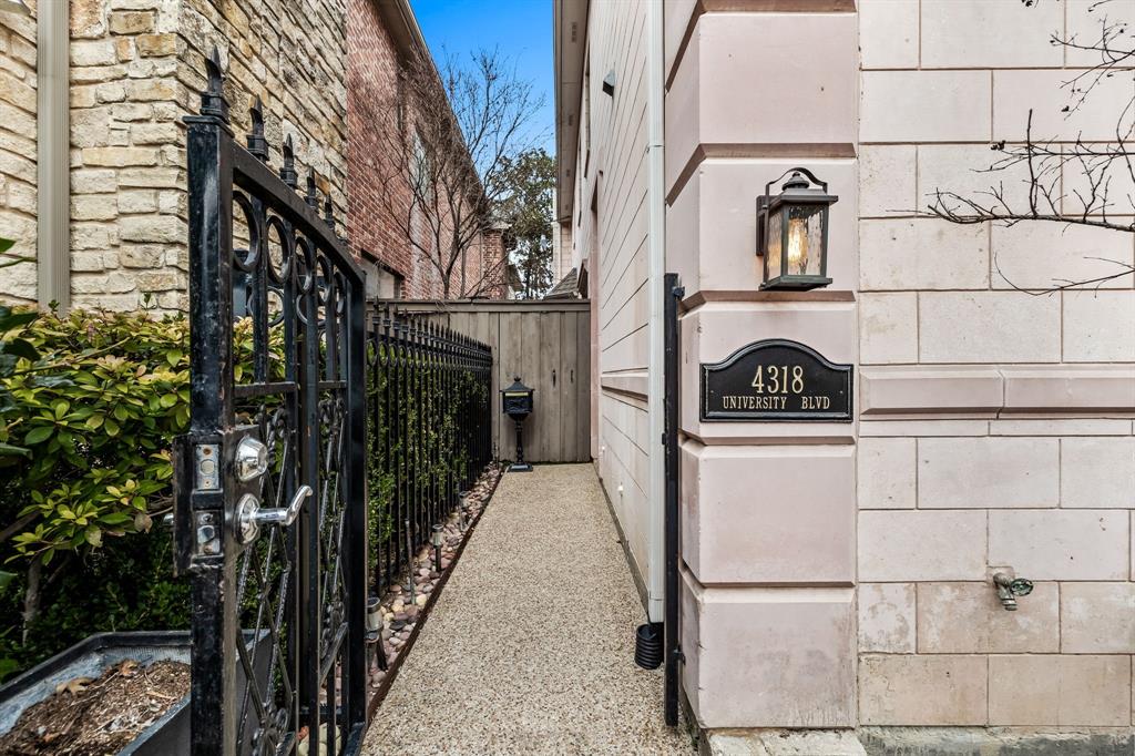 4318 University Boulevard
