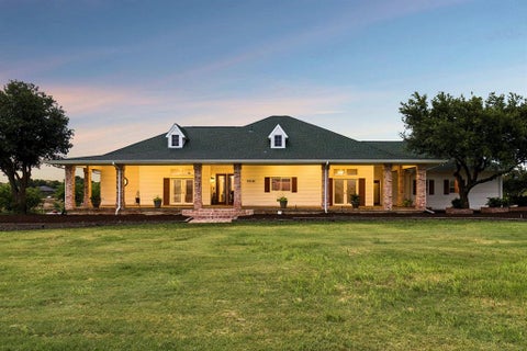 Photo of 13116 Hillcrest Boulevard, Fort Worth, TX 76244 (MLS # 21329796)